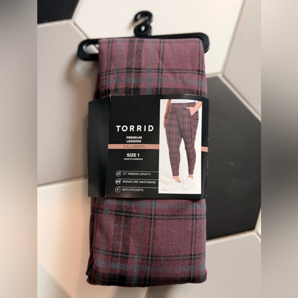 🌶️ NWT Torrid Plaid Leggings Maroon and Black Plaid. Size 1